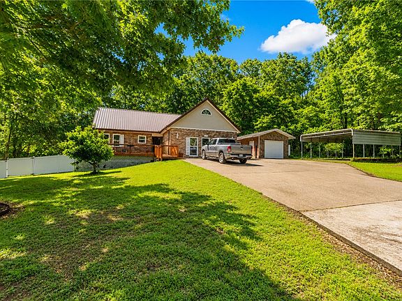 4th image of 185 Glenwood Cir