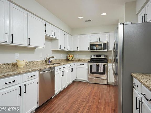 4th image of 32 Amarillo Ct