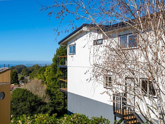 3rd image of 521 Cuesta Dr