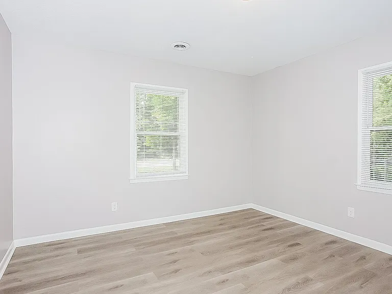 741998_027_bedroom_12993516.jpg
