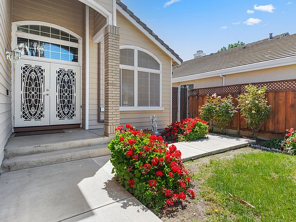 3rd image of 230 King Arthur Ct