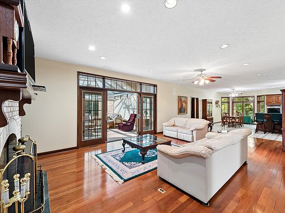 3rd image of 8133 W Ridgeview Rd