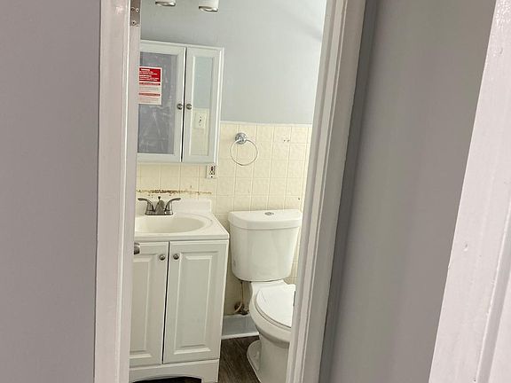 5th image of 990 15th Ave SE #1