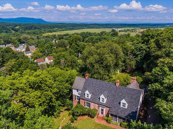 2nd image of 320 Peakova Ln