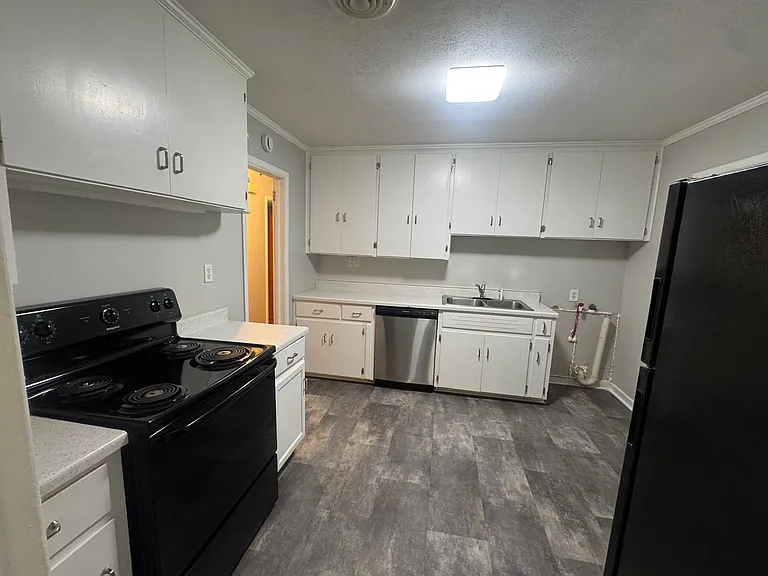1143 Lakewood Dr — Photo 7
