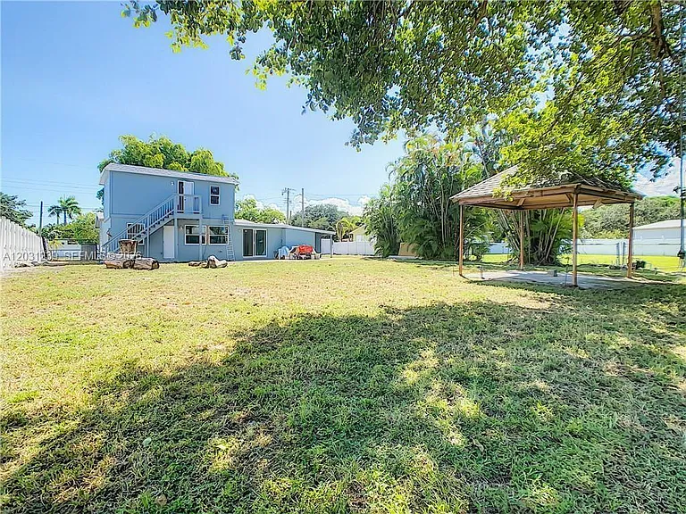 3921 SW 31st Dr — Photo 4