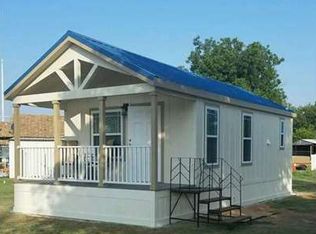 721 W Main St, Munday, TX 76371