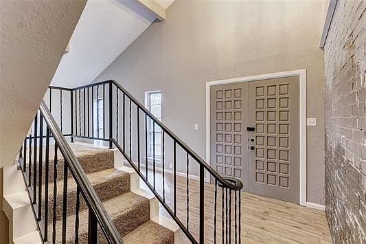 2nd image of 3020 NE Kingsbriar Dr