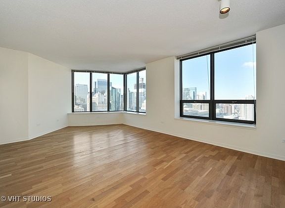 3rd image of 400 N La Salle Dr APT 3508