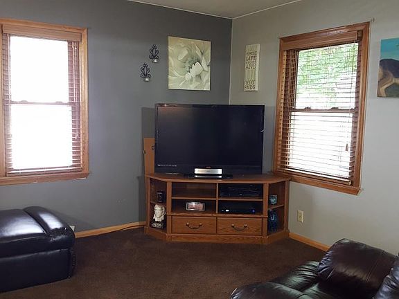 3rd image of 2165 Nortonia Ave