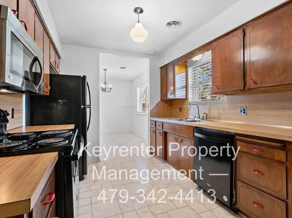 4100 Miller Dr, Springdale, AR 72762