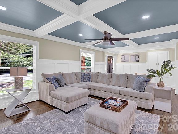 4th image of 6639 Ronda Ave