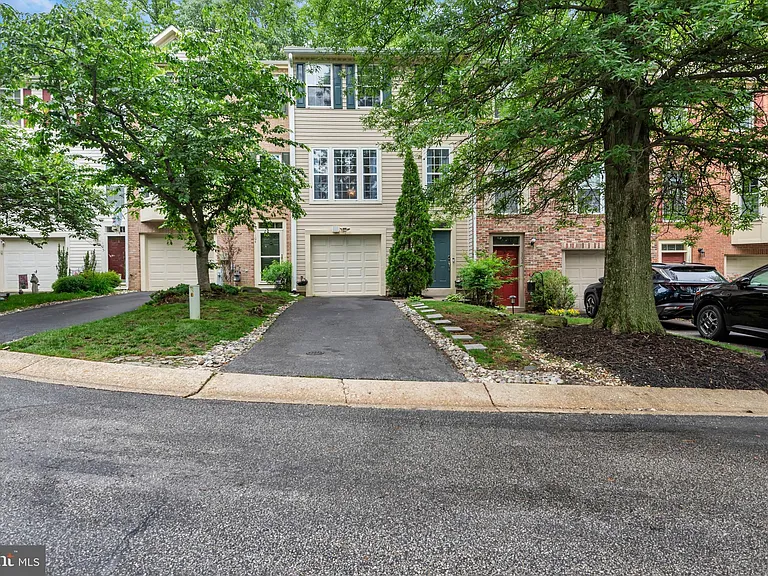 103 Quiet Waters Pl — Photo 1