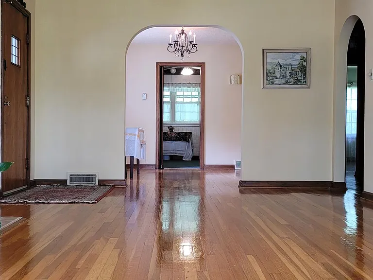 1919 N Kinser Pike — Photo 11