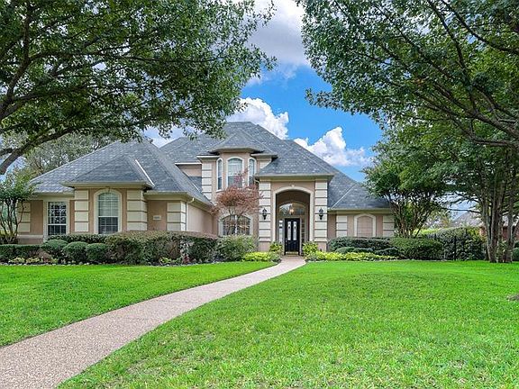 2nd image of 909 Brazos Dr