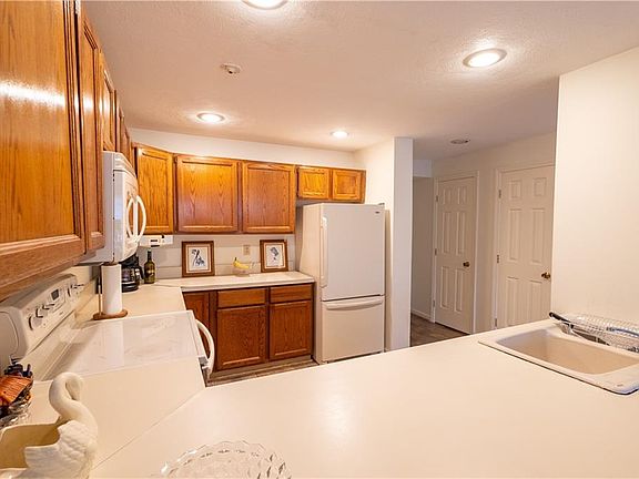 4th image of 3524 W Shore Rd APT 215