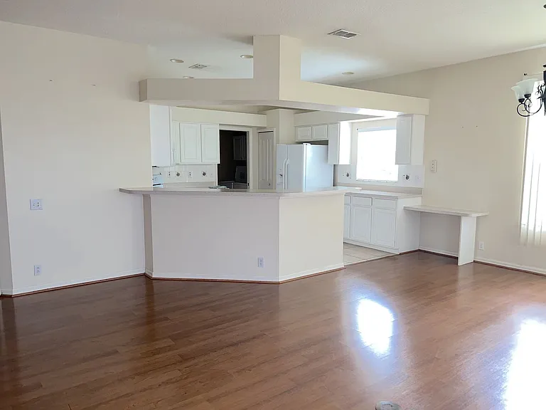 3233 Bellflower Way — Photo 3