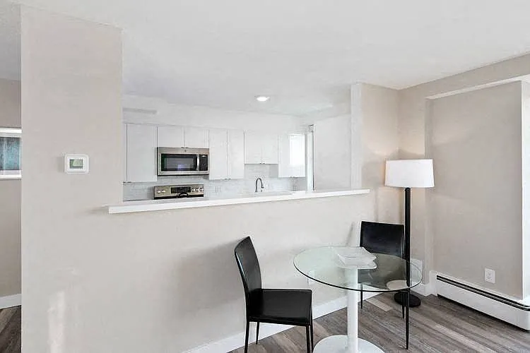 1000 Chestnut Street Apartments — Photo 25