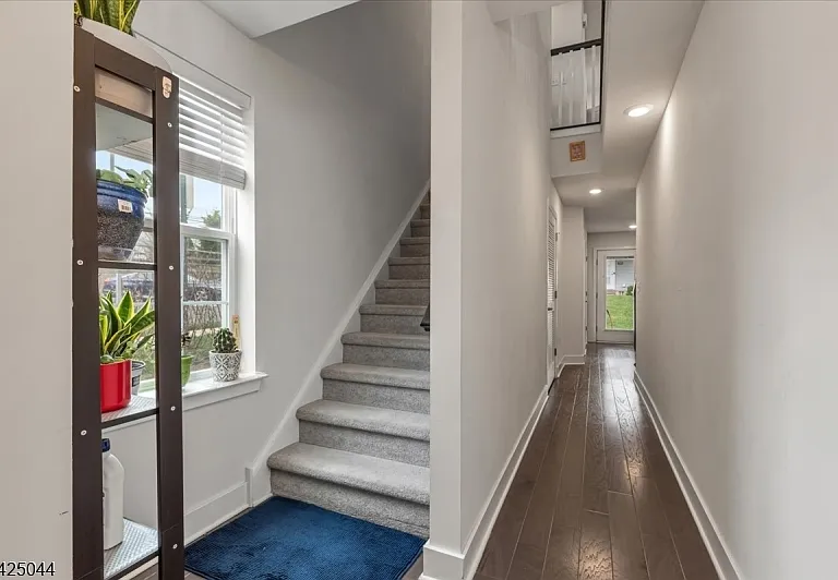 309 Saratoga Ct — Photo 3