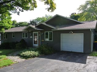 111 Calumet Dr, Syracuse, NY 13219