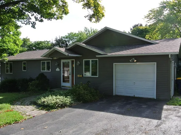 111 Calumet Dr, Syracuse, NY 13219