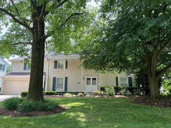 5290 Meadow Wood Blvd, Lyndhurst, OH 44124