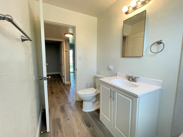 Courtside Apartments — Photo 6