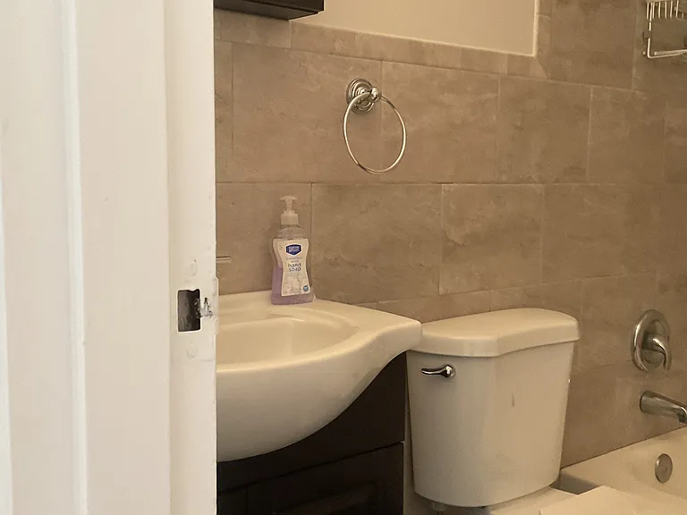 154 Rothwell Ave #2B — Photo 12