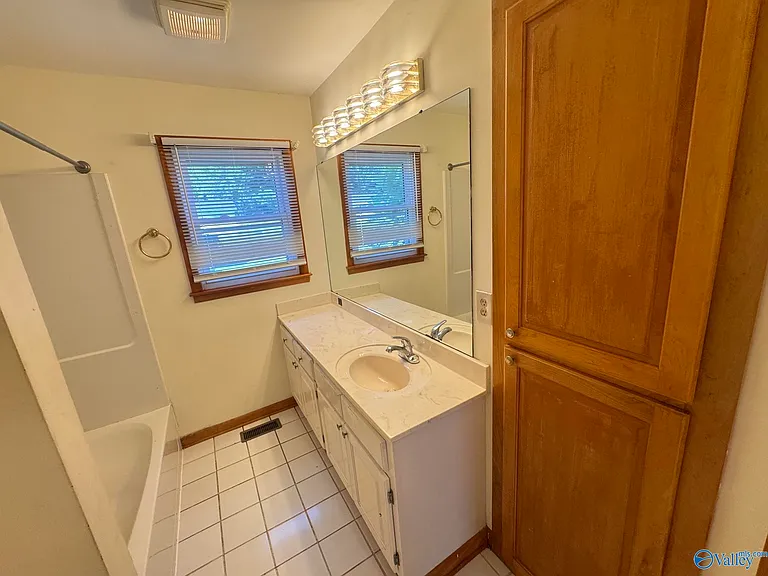 4211 Teejay Dr NW — Photo 13