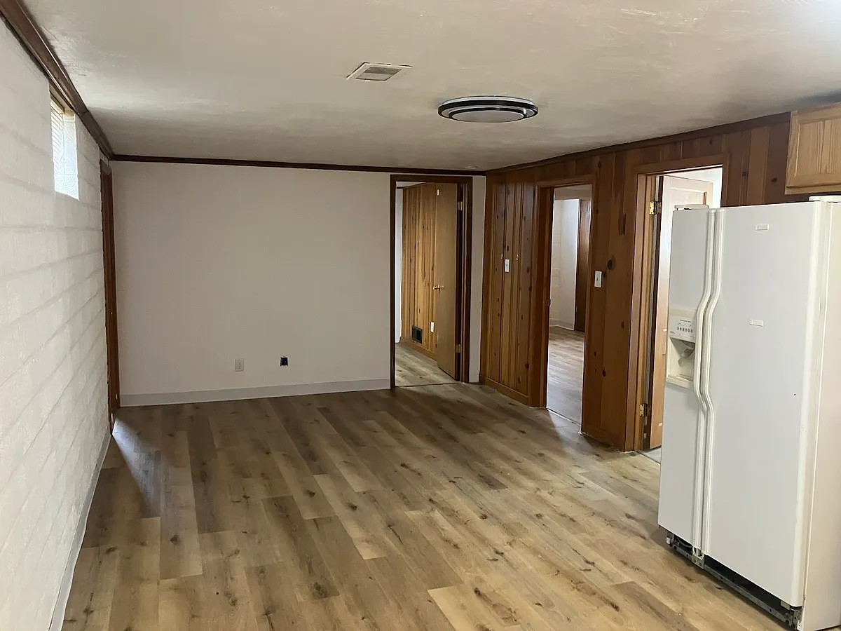 Building Photo - 803 E 6th St #2