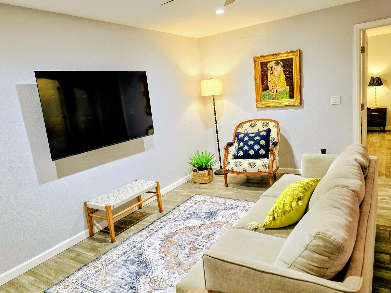 2 bed, 900 sqft, $2,999 — Photo 1