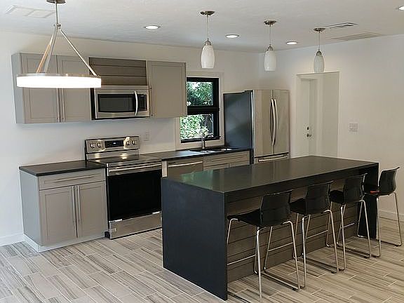 3rd image of 110 Golf Club Ln