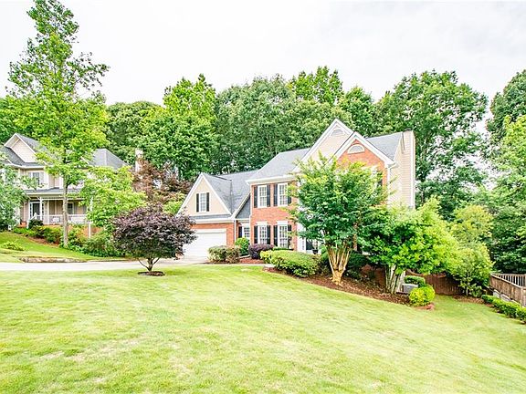 2nd image of 348 Lake Forest Ct