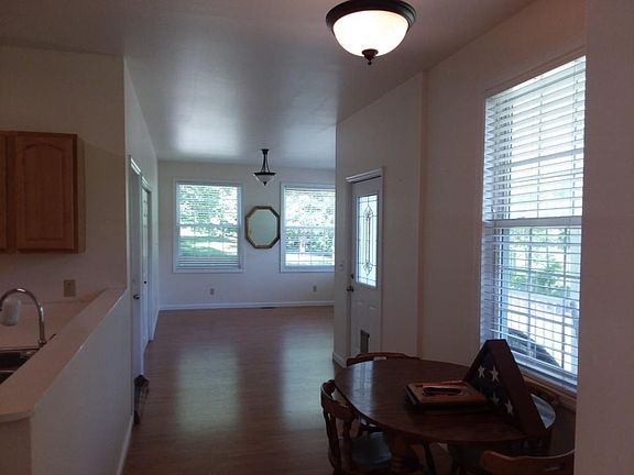 5th image of 405 Sulphur Spring Valley Dr