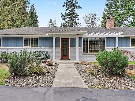 Mercer Island home with detached garage offers an 610 square foot ADU with a 3/4 bathroom.>