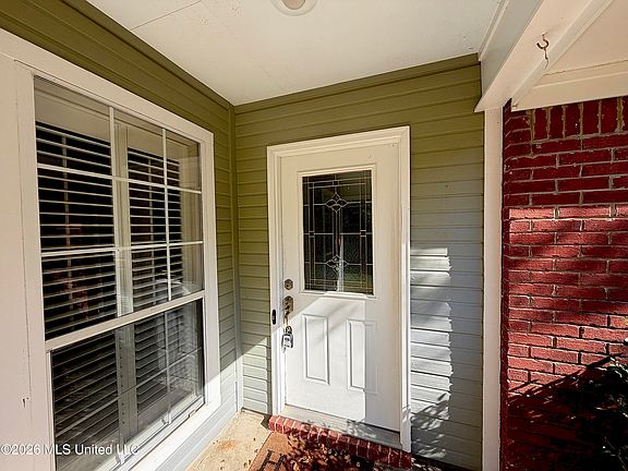 5th image of 490 Brookstone Dr