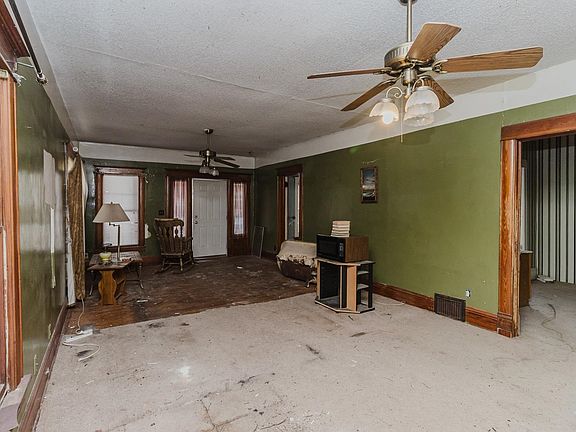 5th image of 154 N Athenian Ave