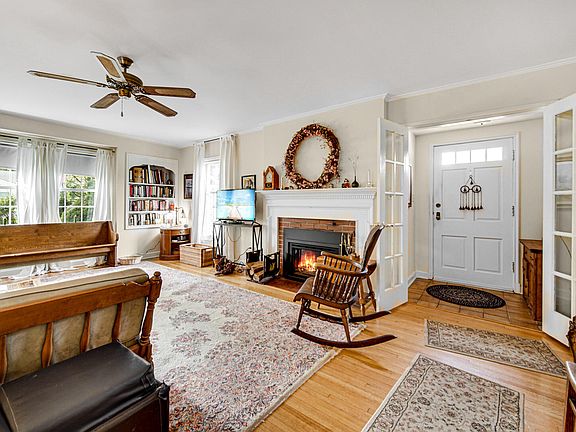 2nd image of 8833 Southmoor Ave