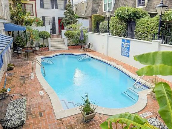 2nd image of 811 Lovett Blvd
