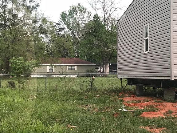 End of Trailer by Road