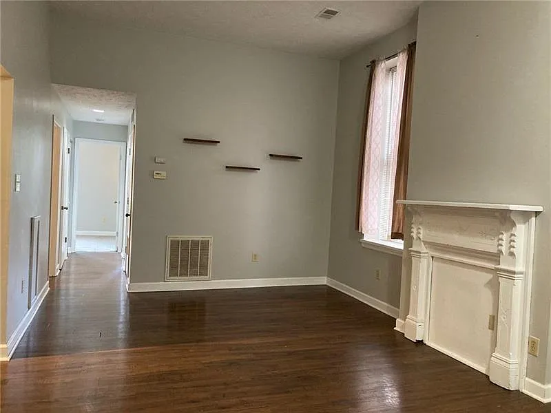 2 bed, 700 sqft, $1,350 — Photo 2