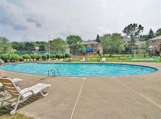 99 Edgelawn Ave APT 5, North Andover, MA 01845
