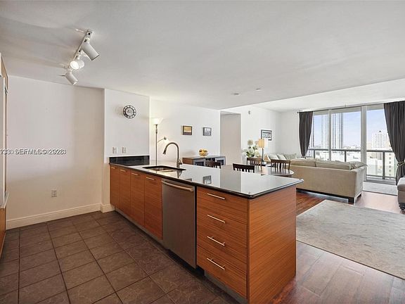 5th image of 50 Biscayne Blvd APT 2111