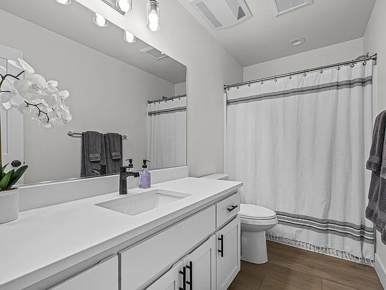 1020 2nd Ave — Photo 27