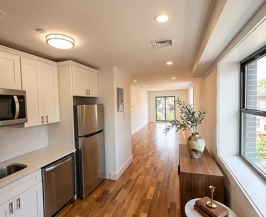 1st image of 781 Fountain Ave #2B