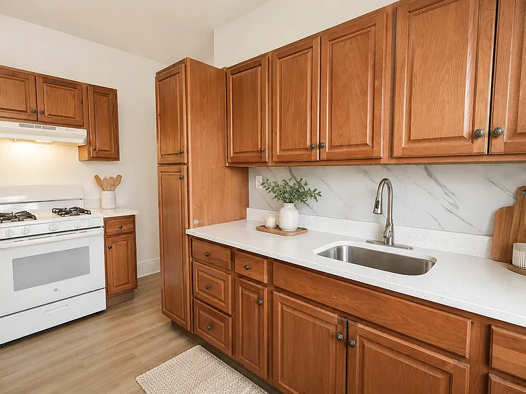 116 Knapp Ave #4 — Photo 4