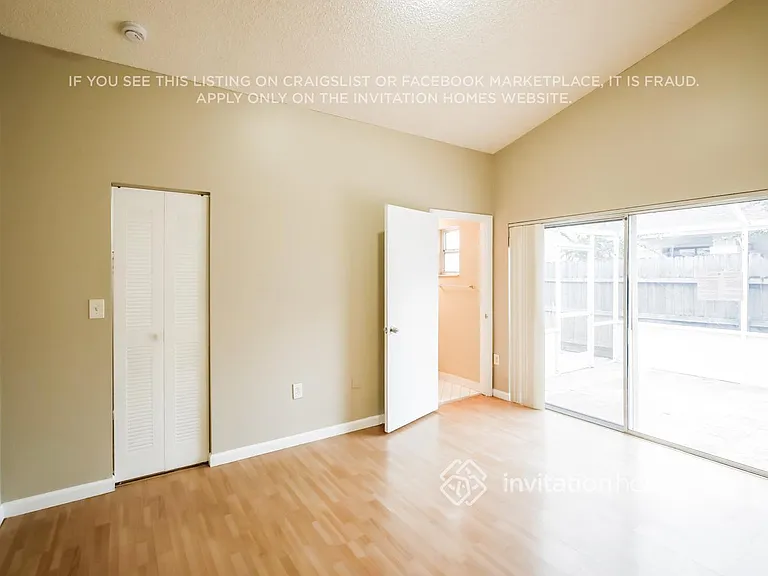 10061 SW 222nd St — Photo 10