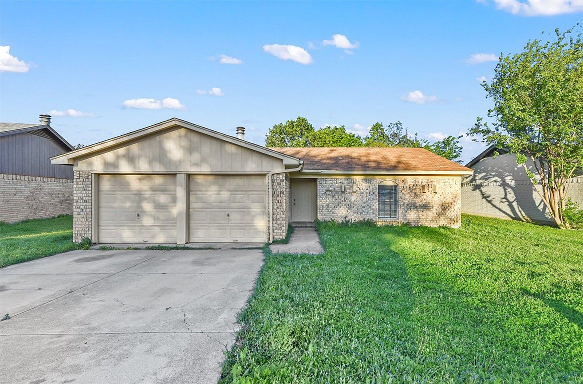 1040 Meadowview Dr, Saginaw, TX 76179 | Zillow