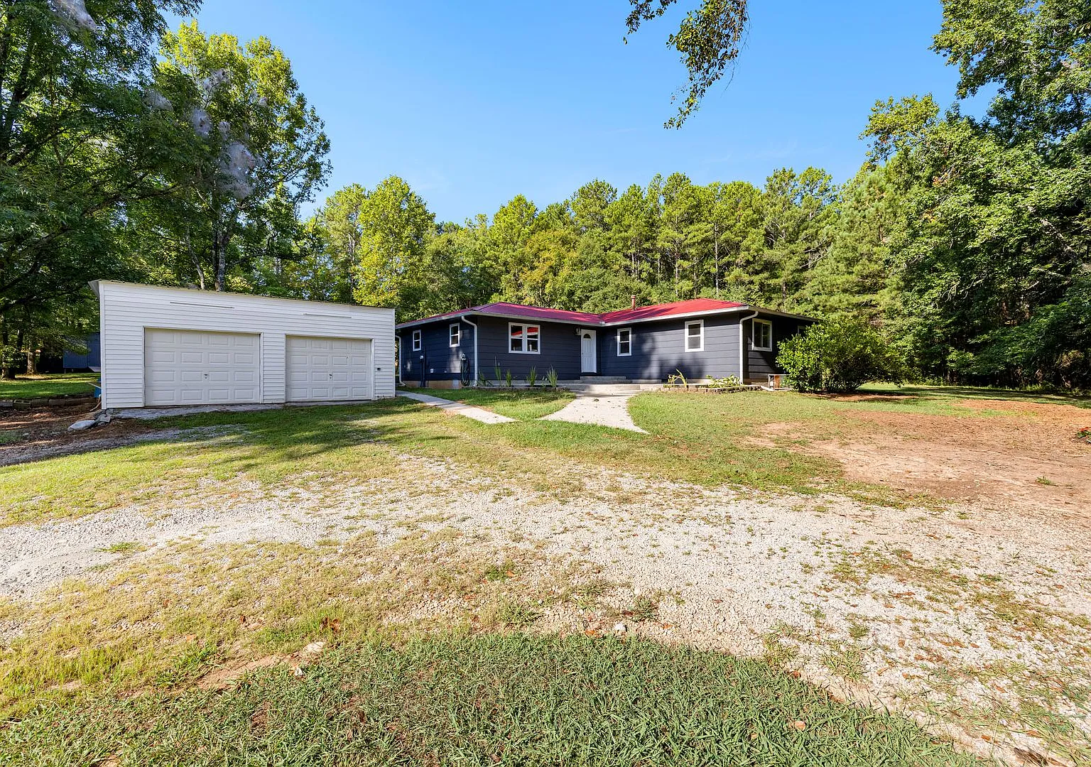Remodeled 4BR Home on 1.5 Acres Near Downtown Senoia — Photo 3