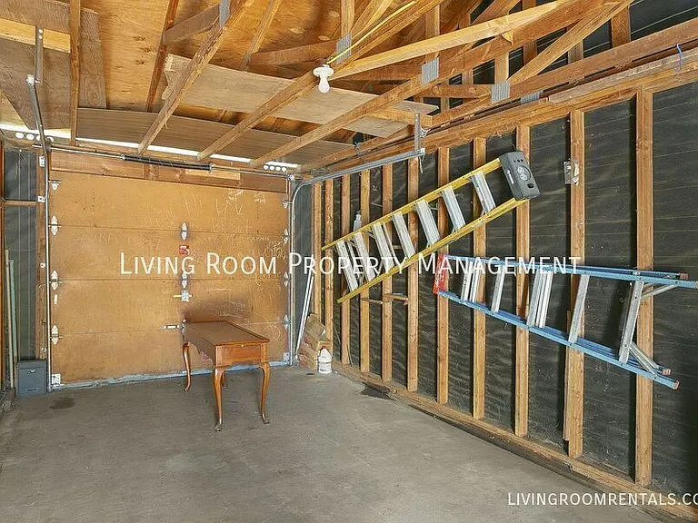 11736 NE Eugene St — Photo 11